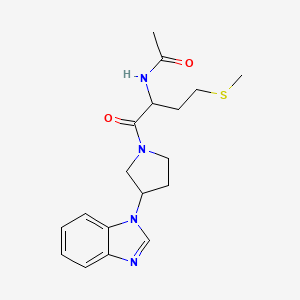 molecular formula C18H24N4O2S B2897842 N-(1-(3-(1H-benzo[d]imidazol-1-yl)pyrrolidin-1-yl)-4-(methylthio)-1-oxobutan-2-yl)acetamide CAS No. 2034207-06-0