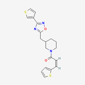 (Z)-3-(thiophen-2-yl)-1-(3-((3-(thiophen-3-yl)-1,2,4-oxadiazol-5-yl)methyl)piperidin-1-yl)prop-2-en-1-one