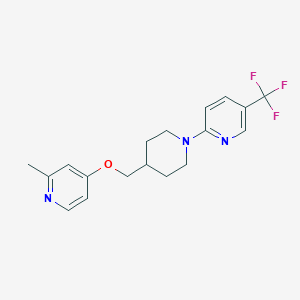 B2905556 2-Methyl-4-[[1-[5-(trifluoromethyl)pyridin-2-yl]piperidin-4-yl]methoxy]pyridine CAS No. 2379994-74-6