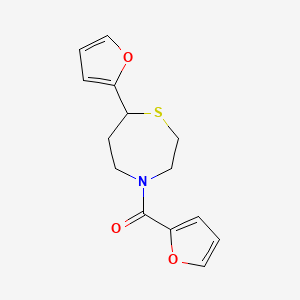 molecular formula C14H15NO3S B2912385 Furan-2-yl(7-(furan-2-yl)-1,4-thiazepan-4-yl)methanone CAS No. 1798672-50-0