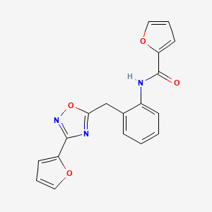 molecular formula C18H13N3O4 B2912405 N-(2-((3-(furan-2-yl)-1,2,4-oxadiazol-5-yl)methyl)phenyl)furan-2-carboxamide CAS No. 1797603-21-4