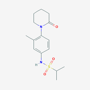 molecular formula C15H22N2O3S B2912676 N-[3-methyl-4-(2-oxopiperidin-1-yl)phenyl]propane-2-sulfonamide CAS No. 953159-15-4