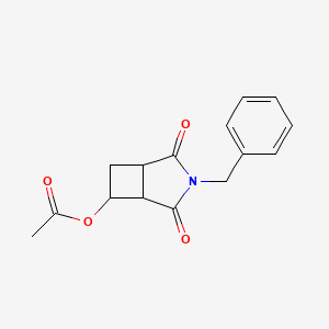molecular formula C15H15NO4 B2915778 (3-苄基-2,4-二氧代-3-氮杂双环[3.2.0]庚-6-基)乙酸酯 CAS No. 2137589-66-1