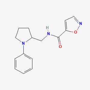 molecular formula C15H17N3O2 B2922400 N-[(1-phenylpyrrolidin-2-yl)methyl]-1,2-oxazole-5-carboxamide CAS No. 1797873-83-6