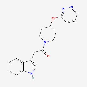 2-(1H-indol-3-yl)-1-(4-(pyridazin-3-yloxy)piperidin-1-yl)ethanone
