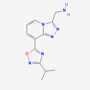 {[8-(3-Isopropyl-1,2,4-oxadiazol-5-yl)[1,2,4]triazolo[4,3-a]pyridin-3-yl]methyl}amine