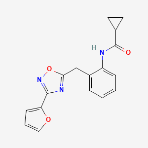 molecular formula C17H15N3O3 B2941394 N-(2-((3-(furan-2-yl)-1,2,4-oxadiazol-5-yl)methyl)phenyl)cyclopropanecarboxamide CAS No. 1797960-02-1