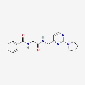 molecular formula C18H21N5O2 B2949437 2-(phenylformamido)-N-{[2-(pyrrolidin-1-yl)pyrimidin-4-yl]methyl}acetamide CAS No. 1797619-85-2