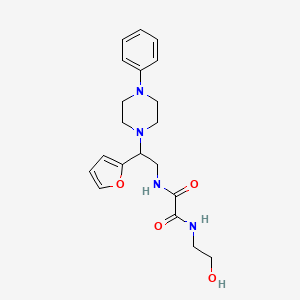 molecular formula C20H26N4O4 B2956292 N'-[2-(furan-2-yl)-2-(4-phenylpiperazin-1-yl)ethyl]-N-(2-hydroxyethyl)ethanediamide CAS No. 877631-47-5