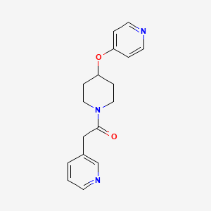 molecular formula C17H19N3O2 B2959274 2-(pyridin-3-yl)-1-[4-(pyridin-4-yloxy)piperidin-1-yl]ethan-1-one CAS No. 2034577-18-7
