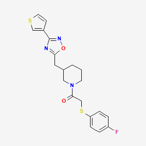 2-((4-Fluorophenyl)thio)-1-(3-((3-(thiophen-3-yl)-1,2,4-oxadiazol-5-yl)methyl)piperidin-1-yl)ethanone