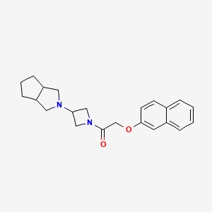 molecular formula C22H26N2O2 B2971514 1-[3-(3,3a,4,5,6,6a-Hexahydro-1H-cyclopenta[c]pyrrol-2-yl)azetidin-1-yl]-2-naphthalen-2-yloxyethanone CAS No. 2415541-11-4