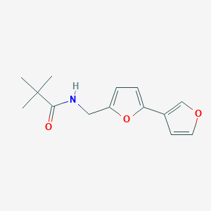 N-({[2,3'-bifuran]-5-yl}methyl)-2,2-dimethylpropanamide