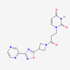 1-(3-oxo-3-(3-(3-(pyrazin-2-yl)-1,2,4-oxadiazol-5-yl)azetidin-1-yl)propyl)pyrimidine-2,4(1H,3H)-dione