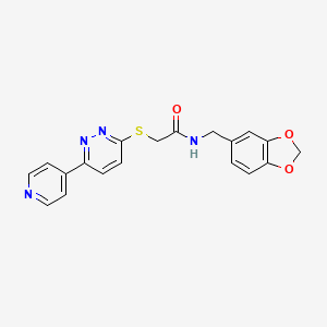 B2977480 N-(1,3-benzodioxol-5-ylmethyl)-2-(6-pyridin-4-ylpyridazin-3-yl)sulfanylacetamide CAS No. 893999-94-5