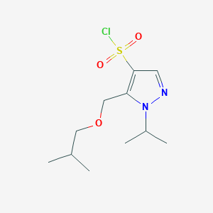 molecular formula C11H19ClN2O3S B2980855 5-(isobutoxymethyl)-1-isopropyl-1H-pyrazole-4-sulfonyl chloride CAS No. 1855945-68-4