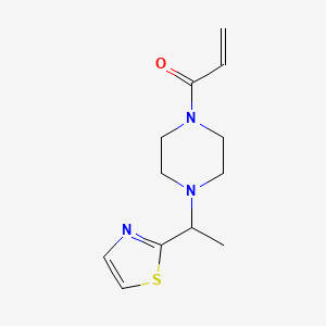 1-[4-[1-(1,3-Thiazol-2-yl)ethyl]piperazin-1-yl]prop-2-en-1-one
