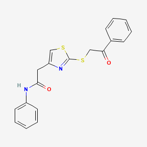 molecular formula C19H16N2O2S2 B2990775 2-(2-((2-oxo-2-phenylethyl)thio)thiazol-4-yl)-N-phenylacetamide CAS No. 946307-83-1