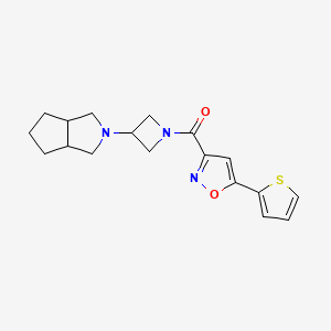 molecular formula C18H21N3O2S B2991229 [3-(3,3a,4,5,6,6a-Hexahydro-1H-cyclopenta[c]pyrrol-2-yl)azetidin-1-yl]-(5-thiophen-2-yl-1,2-oxazol-3-yl)methanone CAS No. 2415586-49-9