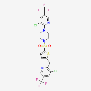 molecular formula C21H16Cl2F6N4O2S2 B2991316 1-[3-Chloro-5-(trifluoromethyl)pyridin-2-yl]-4-[5-[[3-chloro-5-(trifluoromethyl)pyridin-2-yl]methyl]thiophen-2-yl]sulfonylpiperazine CAS No. 303150-45-0