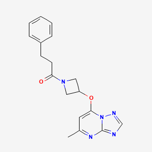 1-[3-({5-Methyl-[1,2,4]triazolo[1,5-a]pyrimidin-7-yl}oxy)azetidin-1-yl]-3-phenylpropan-1-one
