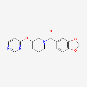 molecular formula C17H17N3O4 B2994869 Benzo[d][1,3]dioxol-5-yl(3-(pyrimidin-4-yloxy)piperidin-1-yl)methanone CAS No. 2034331-95-6