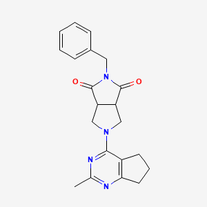 molecular formula C21H22N4O2 B2995268 5-Benzyl-2-(2-methyl-6,7-dihydro-5H-cyclopenta[d]pyrimidin-4-yl)-1,3,3a,6a-tetrahydropyrrolo[3,4-c]pyrrole-4,6-dione CAS No. 2415569-51-4