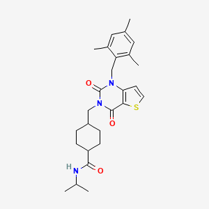 molecular formula C27H35N3O3S B2997093 4-({2,4-dioxo-1-[(2,4,6-trimethylphenyl)methyl]-1H,2H,3H,4H-thieno[3,2-d]pyrimidin-3-yl}methyl)-N-(propan-2-yl)cyclohexane-1-carboxamide CAS No. 932500-64-6