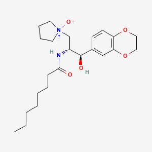 molecular formula C23H36N2O5 B2997319 1-[(2R,3R)-3-(2,3-dihydro-1,4-benzodioxin-6-yl)-3-hydroxy-2-octanamidopropyl]pyrrolidin-1-ium-1-olate CAS No. 2137145-62-9