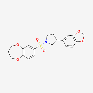 molecular formula C20H21NO6S B2997674 3-(苯并[d][1,3]二氧杂环-5-基)-1-((3,4-二氢-2H-苯并[b][1,4]二氧杂环-7-基)磺酰)吡咯烷 CAS No. 2034341-55-2