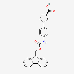 (1R,3R)-3-[4-(9H-Fluoren-9-ylmethoxycarbonylamino)phenyl]cyclopentane-1-carboxylic acid