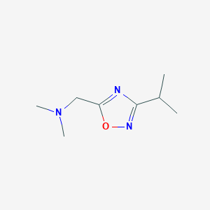 B3005800 N,N-Dimethyl-1-(3-propan-2-yl-1,2,4-oxadiazol-5-yl)methanamine CAS No. 2284077-48-9