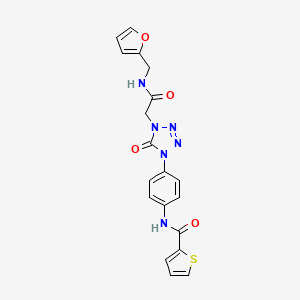 molecular formula C19H16N6O4S B3008720 N-(4-(4-(2-((furan-2-ylmethyl)amino)-2-oxoethyl)-5-oxo-4,5-dihydro-1H-tetrazol-1-yl)phenyl)thiophene-2-carboxamide CAS No. 1396792-66-7