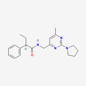 molecular formula C20H26N4O B3009342 N-((6-methyl-2-(pyrrolidin-1-yl)pyrimidin-4-yl)methyl)-2-phenylbutanamide CAS No. 1796994-32-5