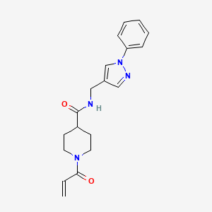 molecular formula C19H22N4O2 B3010012 N-[(1-Phenylpyrazol-4-yl)methyl]-1-prop-2-enoylpiperidine-4-carboxamide CAS No. 2361752-77-2
