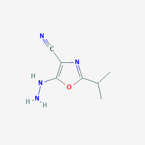 molecular formula C7H10N4O B3013569 5-Hydrazinyl-2-(propan-2-yl)-1,3-oxazole-4-carbonitrile CAS No. 843621-90-9