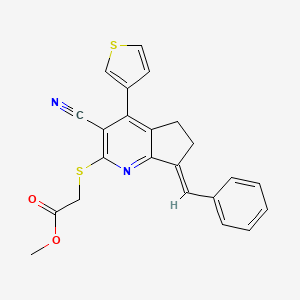 molecular formula C23H18N2O2S2 B3015851 (E)-methyl 2-((7-benzylidene-3-cyano-4-(thiophen-3-yl)-6,7-dihydro-5H-cyclopenta[b]pyridin-2-yl)thio)acetate CAS No. 402953-84-8