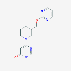 B3018571 3-Methyl-6-[3-(pyrimidin-2-yloxymethyl)piperidin-1-yl]pyrimidin-4-one CAS No. 2379995-92-1