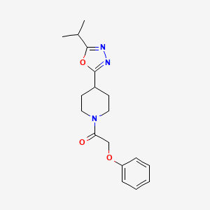 molecular formula C18H23N3O3 B3019725 1-(4-(5-Isopropyl-1,3,4-oxadiazol-2-yl)piperidin-1-yl)-2-phenoxyethanone CAS No. 1171079-80-3