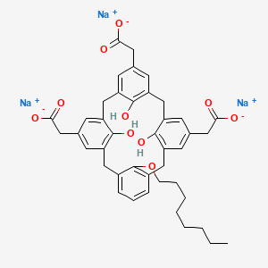 26,27,28-Trihydroxy-25-(octyloxy)-pentacyclo[19.3.1.13,7.19,13.115,19]octacosa-1(25),3,5,7(28),9,11,13(27),15,17,19(26),21,23-dodecaene-5,11,17-triaceticacid,trisodiumsalt