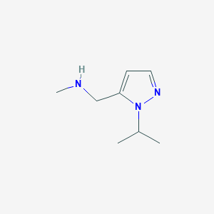 molecular formula C8H15N3 B3197837 methyl({[1-(propan-2-yl)-1H-pyrazol-5-yl]methyl})amine CAS No. 1007464-33-6