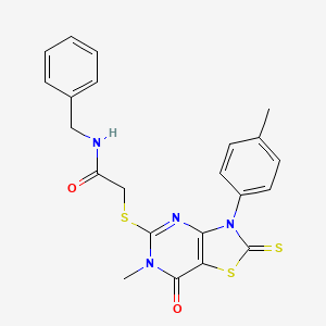 molecular formula C22H20N4O2S3 B3203629 N-benzyl-2-{[6-methyl-3-(4-methylphenyl)-7-oxo-2-sulfanylidene-2H,3H,6H,7H-[1,3]thiazolo[4,5-d]pyrimidin-5-yl]sulfanyl}acetamide CAS No. 1021263-50-2