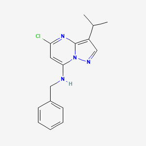 molecular formula C16H17ClN4 B3211672 n-Benzyl-5-chloro-3-isopropylpyrazolo[1,5-a]pyrimidin-7-amine CAS No. 1092443-98-5