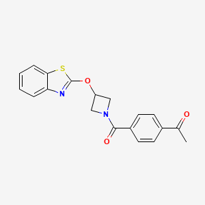 molecular formula C19H16N2O3S B3237978 1-(4-(3-(Benzo[d]thiazol-2-yloxy)azetidine-1-carbonyl)phenyl)ethanone CAS No. 1396861-69-0