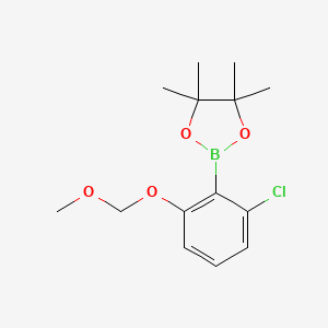 2-[2-Chloro-6-(methoxymethoxy)phenyl]-4,4,5,5-tetramethyl-1,3,2-dioxaborolane