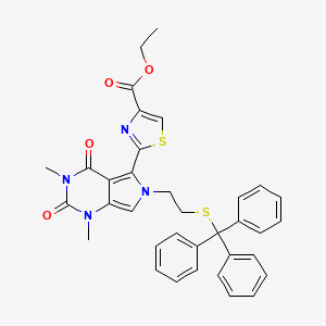 molecular formula C35H32N4O4S2 B3244331 Ethyl 2-(1,3-dimethyl-2,4-dioxo-6-(2-(tritylthio)ethyl)-2,3,4,6-tetrahydro-1H-pyrrolo[3,4-d]pyrimidin-5-yl)thiazole-4-carboxylate CAS No. 1614252-42-4