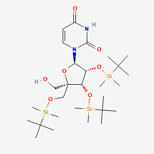molecular formula C28H56N2O7Si3 B3254138 2',3',5'-Tri-O-(t-butyldimethylsilyl)-4'-C-hydroxymethyl uridine 