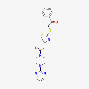 molecular formula C21H21N5O2S2 B3310322 2-((4-(2-Oxo-2-(4-(pyrimidin-2-yl)piperazin-1-yl)ethyl)thiazol-2-yl)thio)-1-phenylethanone CAS No. 946199-42-4