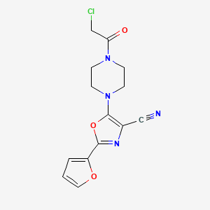 molecular formula C14H13ClN4O3 B3363504 5-[4-(2-Chloroacetyl)piperazin-1-yl]-2-(furan-2-yl)-1,3-oxazole-4-carbonitrile CAS No. 1031130-76-3