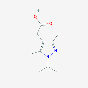 molecular formula C10H16N2O2 B3373550 2-[3,5-dimethyl-1-(propan-2-yl)-1H-pyrazol-4-yl]acetic acid CAS No. 1007502-38-6